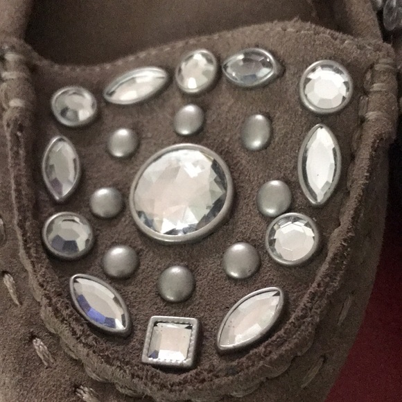 B. MAKOWSKY SUEDE FLATS - Picture 2 of 7